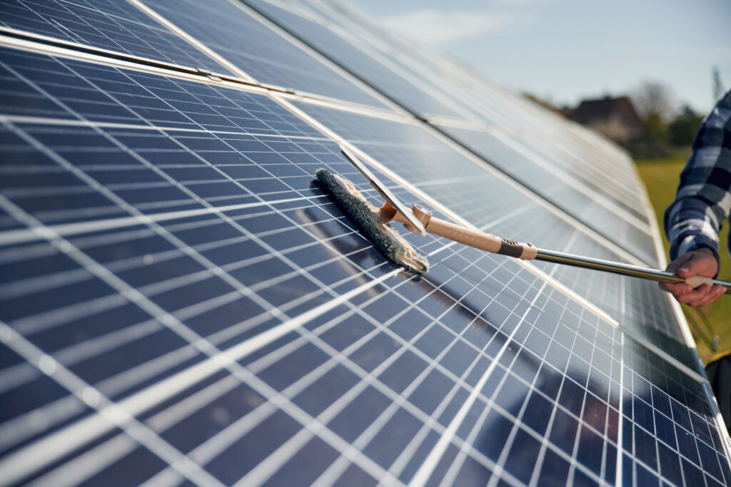 Nettoyage de panneaux solaires par Franck Renov'